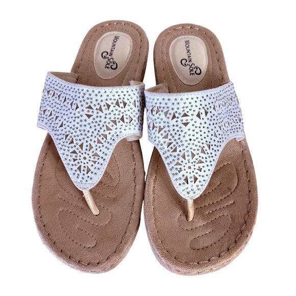 Mountain Sole Comfort Sandals Sz 8.5 White Flip Flop Silver Studs Thong Cushion - Picture 2 of 15